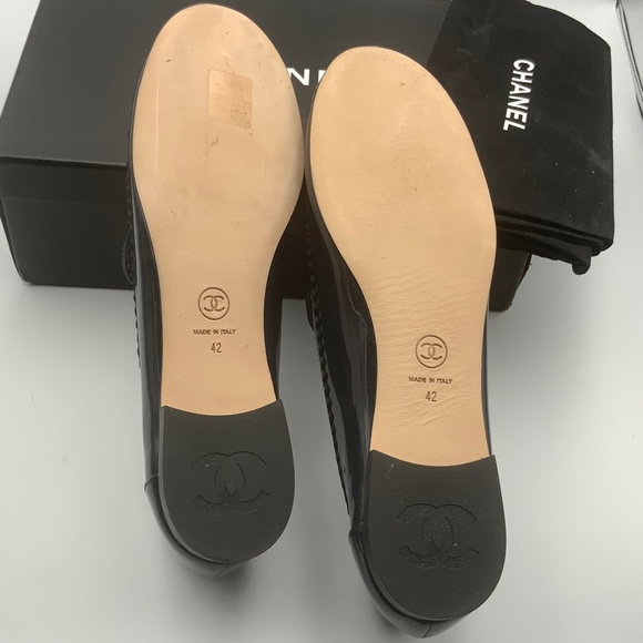 CHANEL EMBELLISHED PATENT LEATHER LOAFERS - Picture 5 of 6